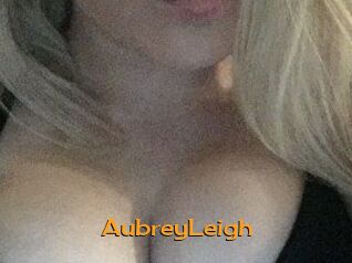AubreyLeigh Sortez Couvert