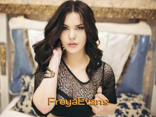 FreyaEvans Sortez Couvert