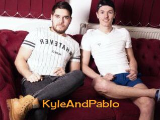 KyleAndPablo Sortez Couvert