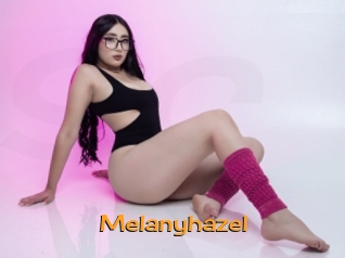 melanyhazel Sortez Couvert