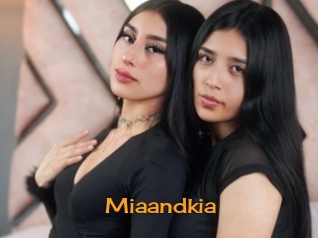 miaandkia Sortez Couvert