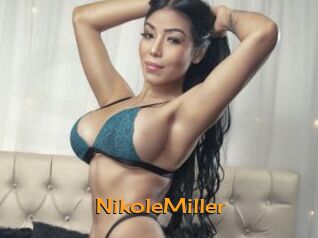NikoleMiller Sortez Couvert