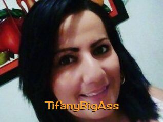 TifanyBigAss Sortez Couvert