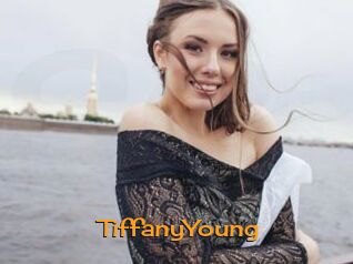 TiffanyYoung Sortez Couvert