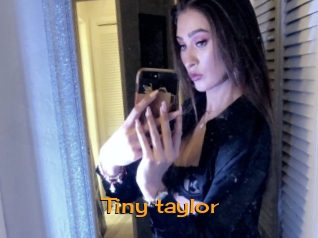 tiny_taylor Sortez Couvert