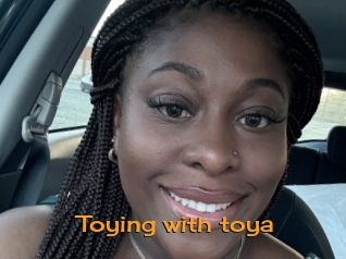 toying_with_toya Sortez Couvert