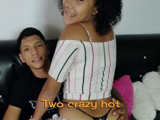two_crazy_hot Sortez Couvert