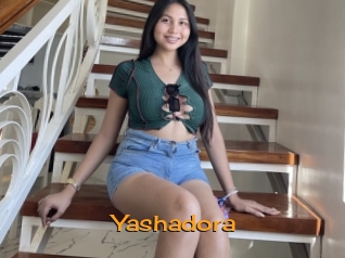 yashadora Sortez Couvert